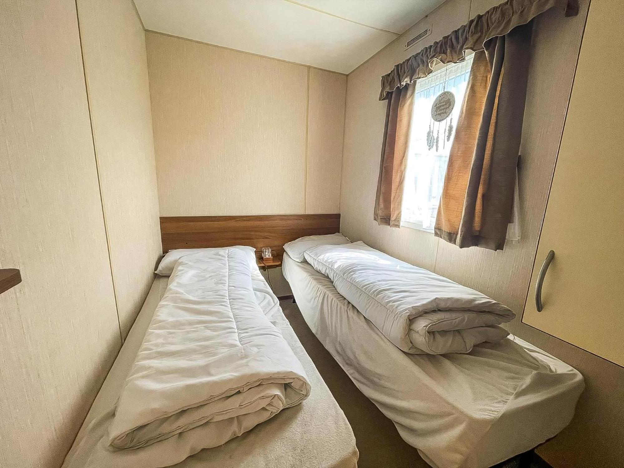 8 Berth Caravan With Decking At Sunnydale In Lincolnshire Ref 35087S Лаут Экстерьер фото