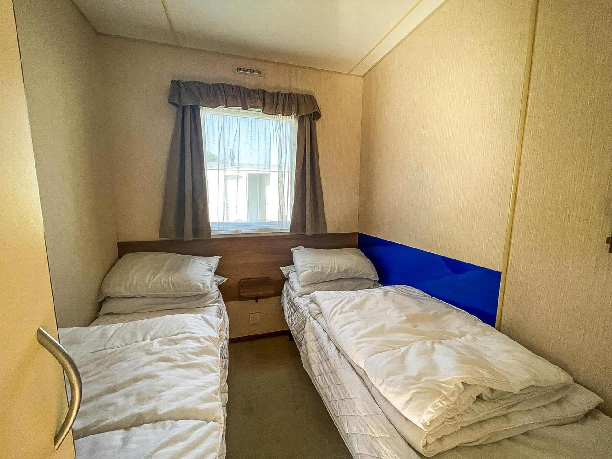 8 Berth Caravan With Decking At Sunnydale In Lincolnshire Ref 35087S Лаут Экстерьер фото
