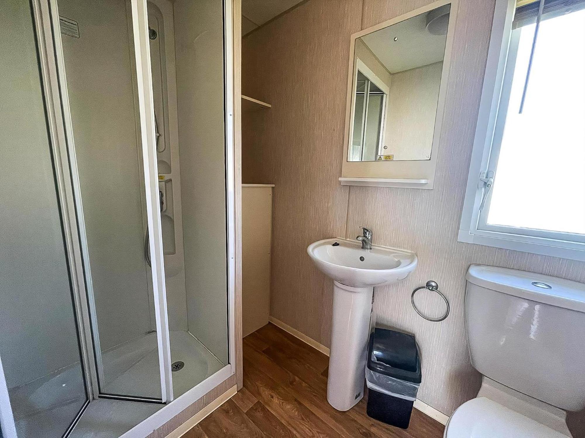 8 Berth Caravan With Decking At Sunnydale In Lincolnshire Ref 35087S Лаут Экстерьер фото