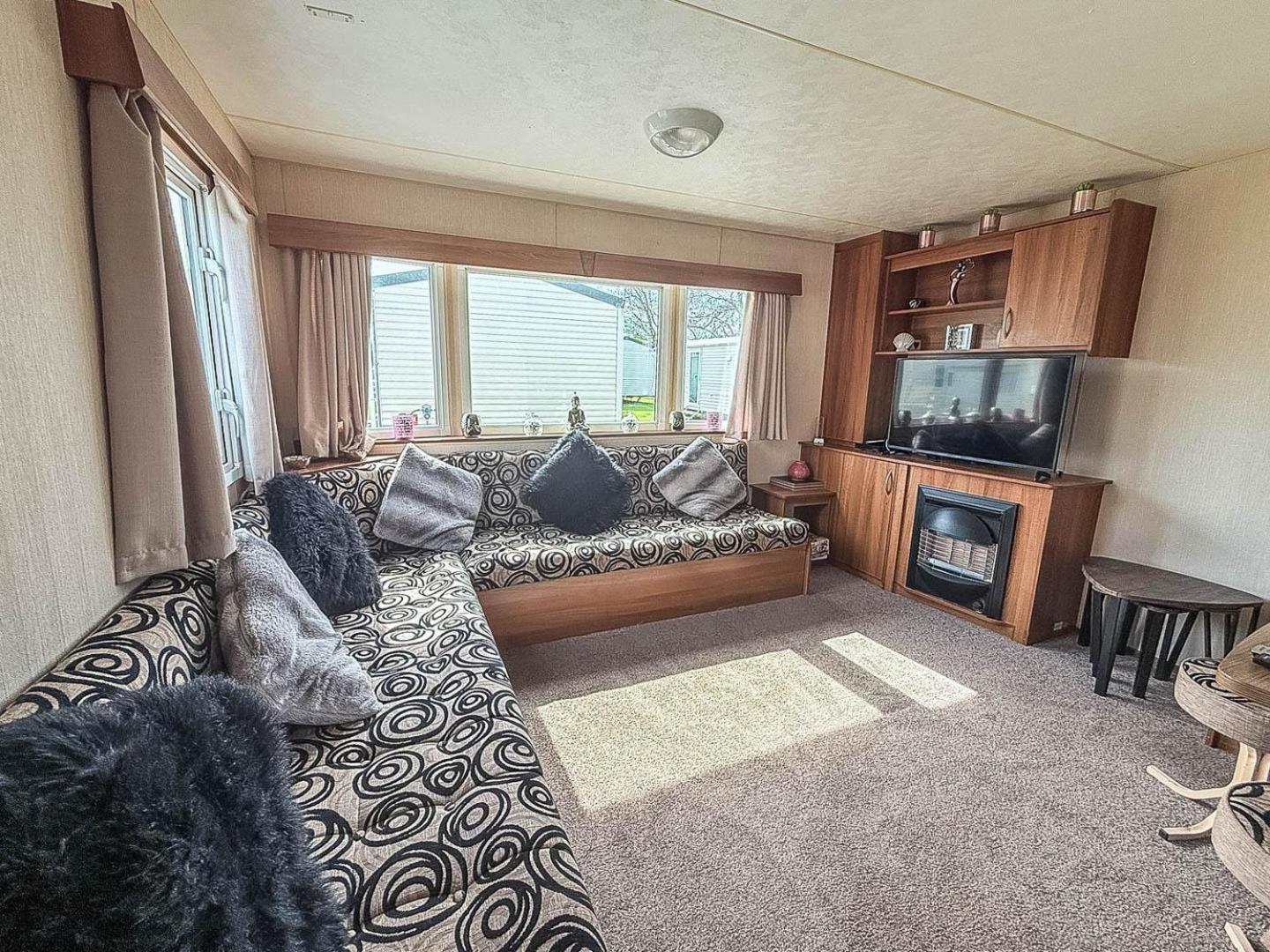 8 Berth Caravan With Decking At Sunnydale In Lincolnshire Ref 35087S Лаут Экстерьер фото