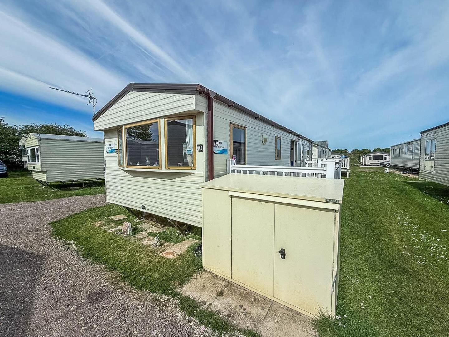 8 Berth Caravan With Decking At Sunnydale In Lincolnshire Ref 35087S Лаут Экстерьер фото