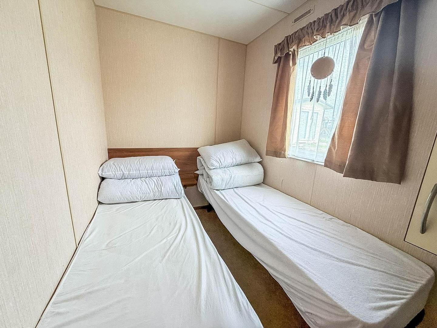 8 Berth Caravan With Decking At Sunnydale In Lincolnshire Ref 35087S Лаут Экстерьер фото