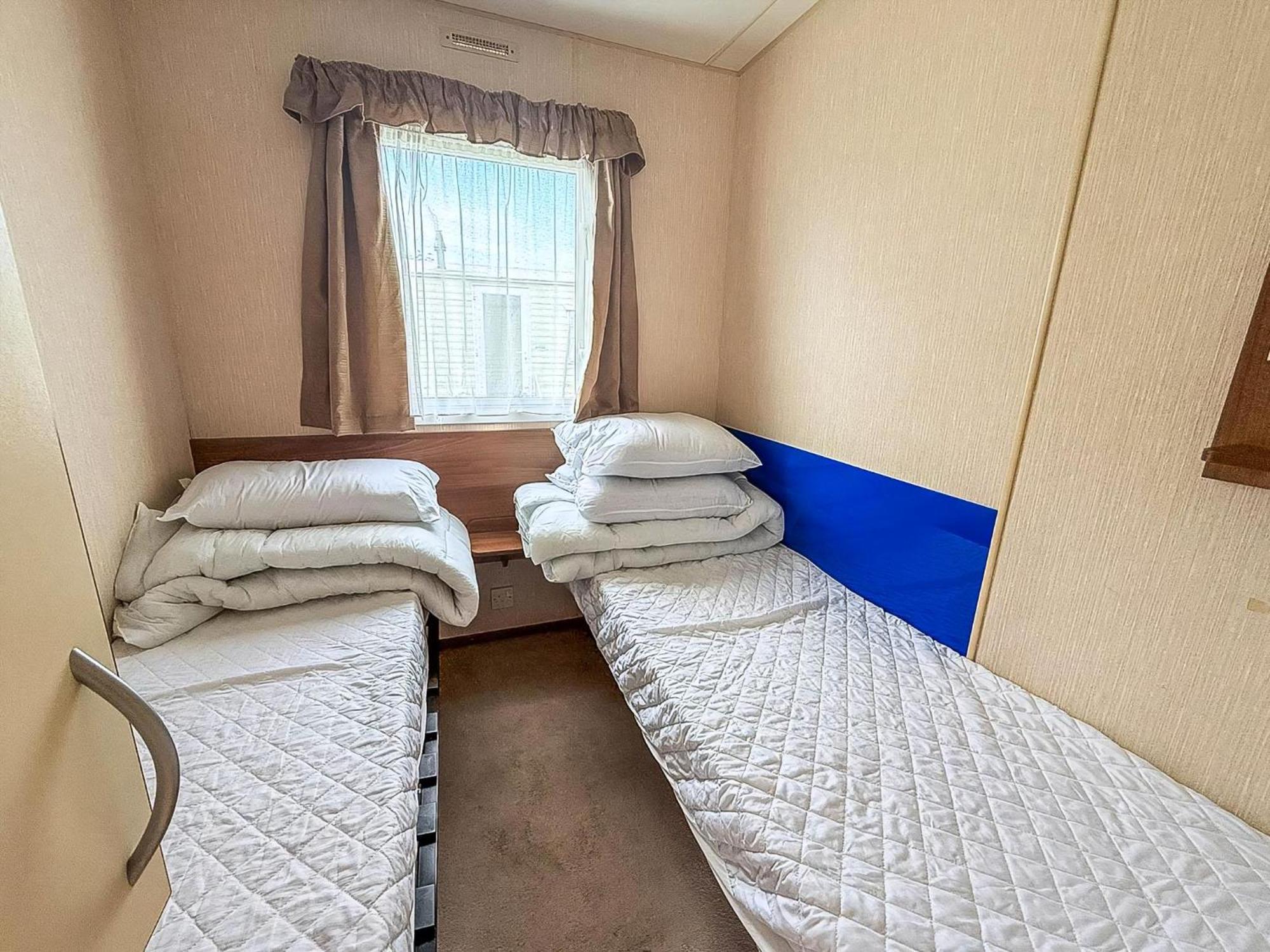 8 Berth Caravan With Decking At Sunnydale In Lincolnshire Ref 35087S Лаут Экстерьер фото